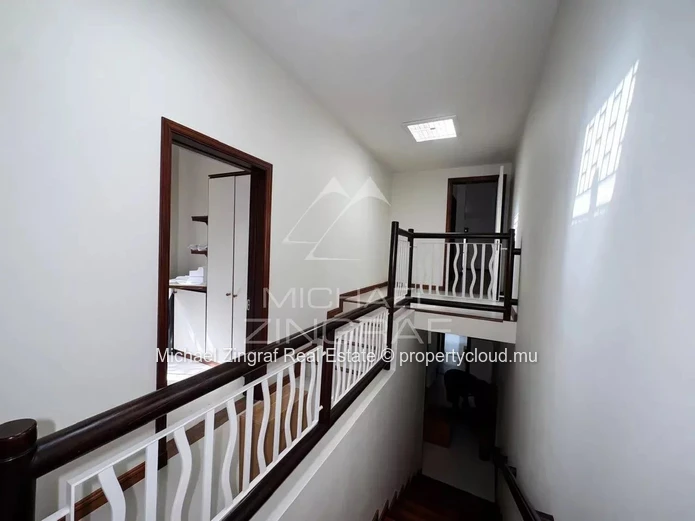 Villa élégante avec vues panoramiques sur la mer - Rivière Noire