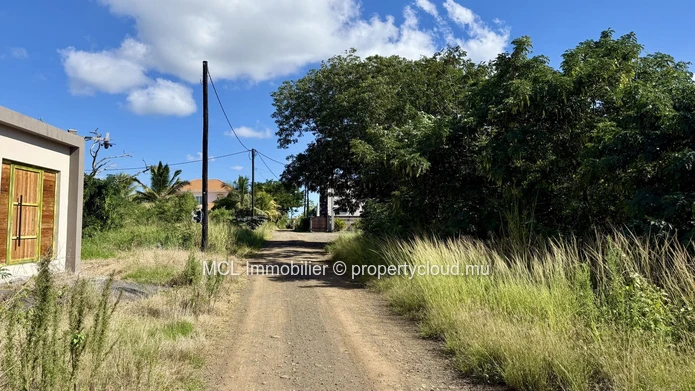 "Prime Residential Land for Sale in Péreybère, Ideal for Building!"