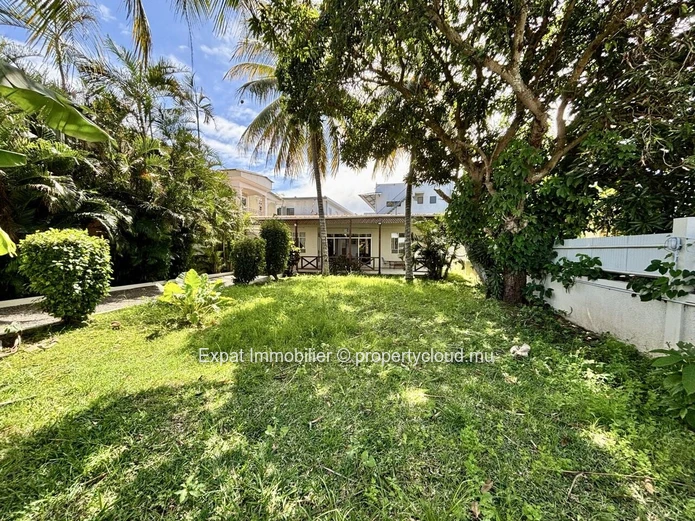 House With Large Veranda, Garden And Beach Walking Distance – Pereybere
