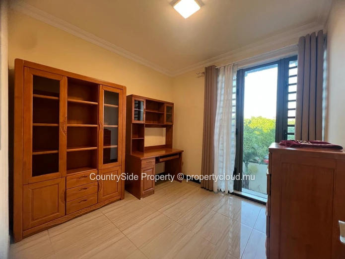 Villa spacieuse de 4 chambres avec bureau et vue sur le toit-terrasse