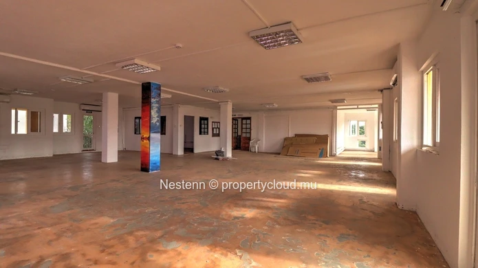 Office space of 371.61 m² 
