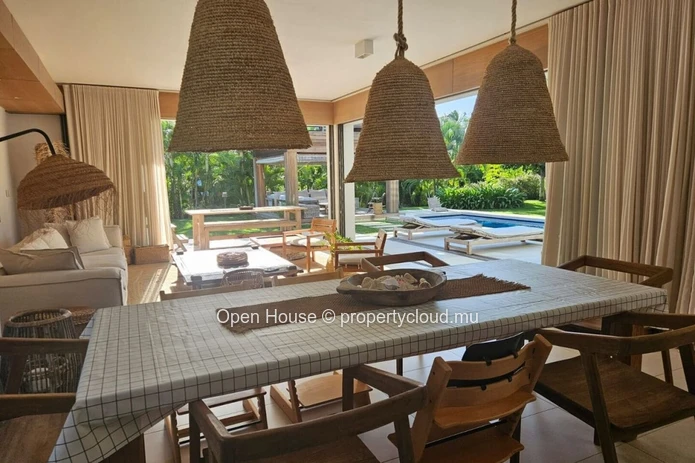 Luxury Villa Mon Choisy, Golf, 4 ensuite bedrooms, swimming pool, fitness, SPA, tennis, Padel. Alvalaible to foreigners.