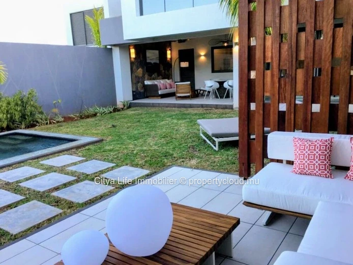 Duplex de 4 chambres avec piscine privée à vendre à Balaclava