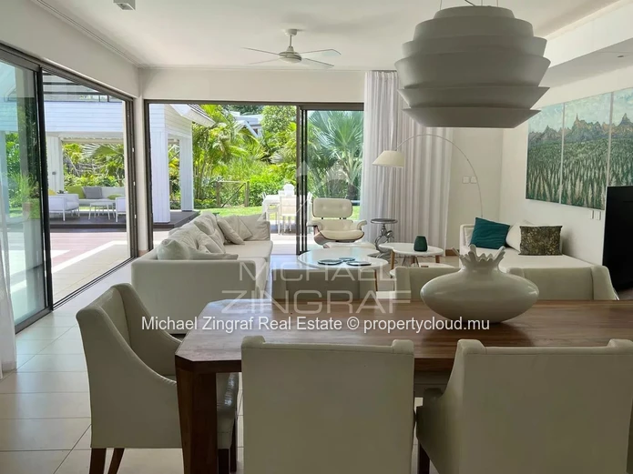 Exceptional 4 bedrooms villa on Golf Estate
