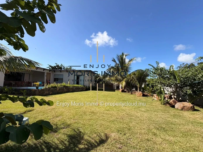 Stunning 4-bedroom modern villa in Calodyne
