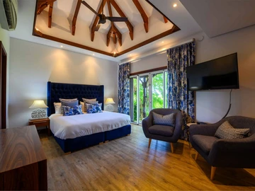 5 Bedroom Villa