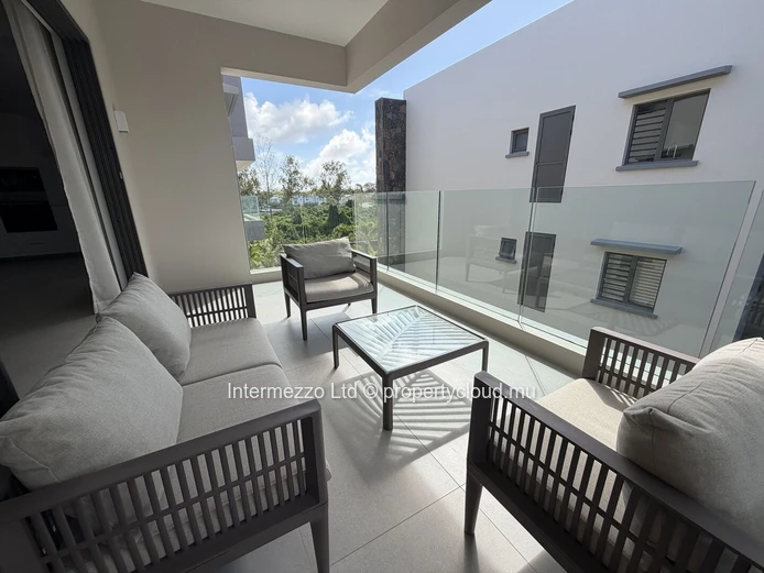 Pereybere | New 144 m² Apartment with Pool, Walk to Beach