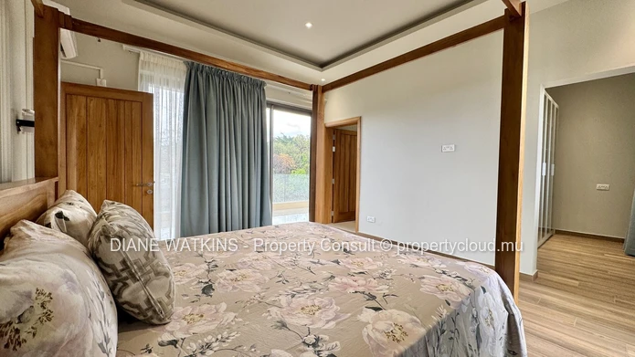 Contemporary 4-Bedroom House with Private Pool for Rent in Flic en Flac