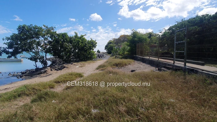 Propriété de Bord de Mer 36.37 Perches à Vendre – Baie du Tombeau 