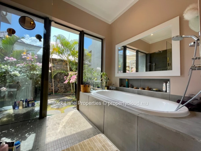 Splendid RES villa within a residential complex for sale!