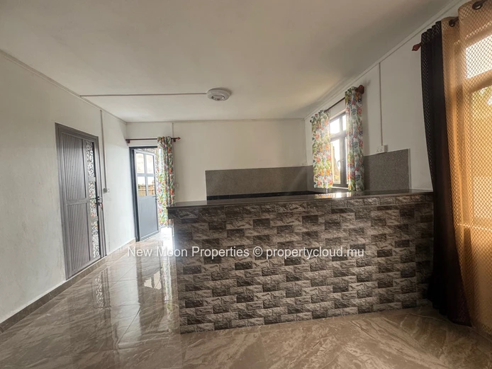 3bedroom apartment for rent on main road