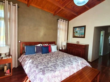 5 Bedroom Villa