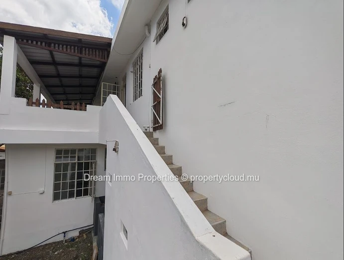 Price Drop ! Beautiful Spacious 7-Bedroom Villa In Beau Bassin – Mauritius