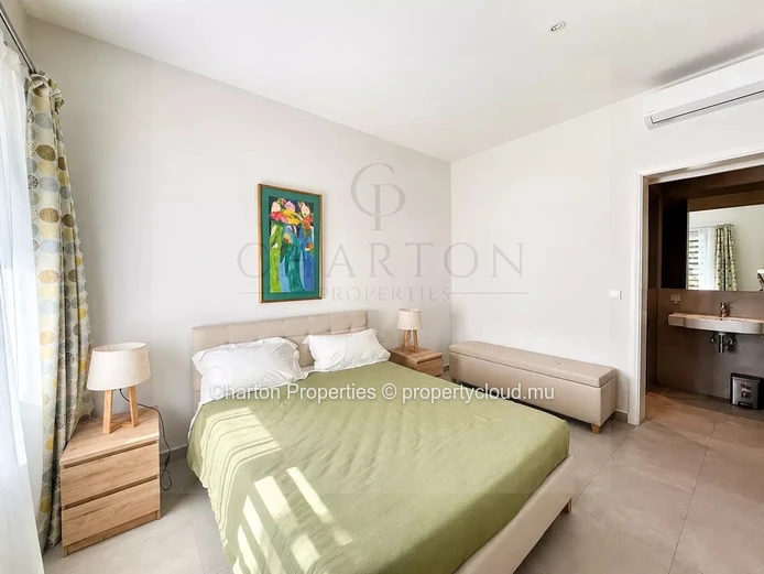 New 3-bedroom apartment with en-suite bathrooms and mountain views