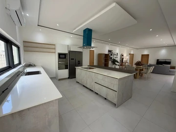 4 Bedroom Villa
