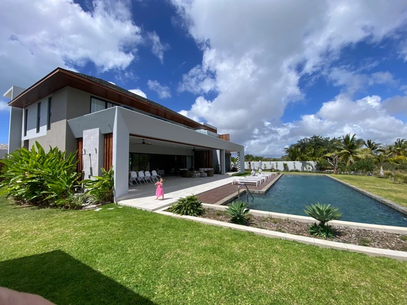 6 Bedroom Villa
