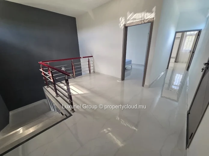 Modern and Spacious Duplexes for Rent in Pereybere