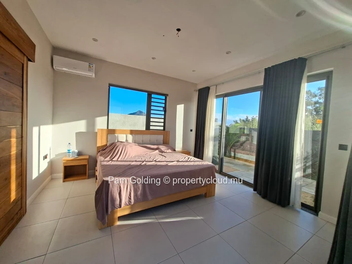 Maison Contemporaine de 3 Chambres avec Piscine dans un Domaine Résidentiel Sécurisé