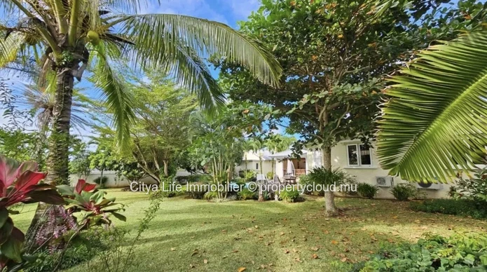 Charmante Villa 2 Chambres avec Piscine et Grand Jardin Tropical — Résidence de Bon Espoir