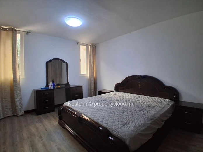 Fully furnished duplex apartment close to amenities.