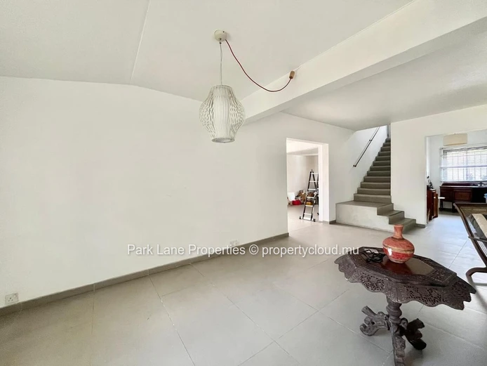 Élégant Duplex de 3 Chambres à Vendre dans le Prestigieux Quartier de Floréal, Île Maurice