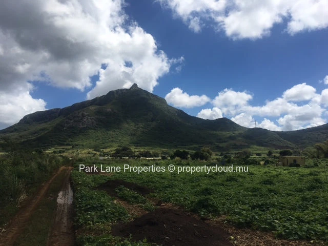 Excellent Investment Opportunity in Saint Pierre – 6 acres gricultural land
