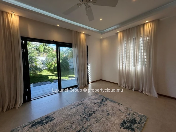 Prestige Villa Rental in Bain Boeuf – Comfort, Space & Security