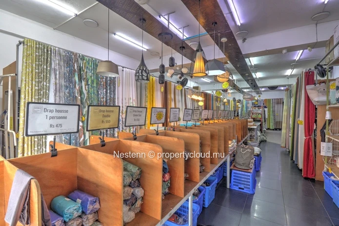 Commercial space of 158 m² on the ground floor