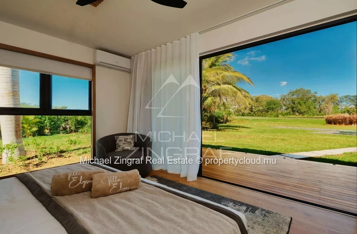 Contemporary Villa with Panoramic Golf Views
