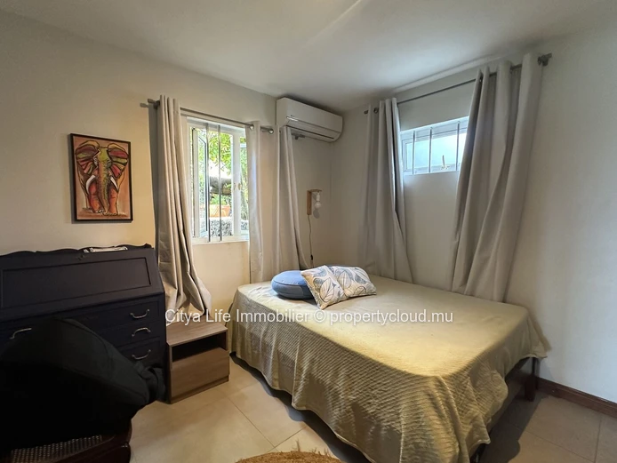Maison d'architecte 4 chambres avec piscine à vendre à Calodyne