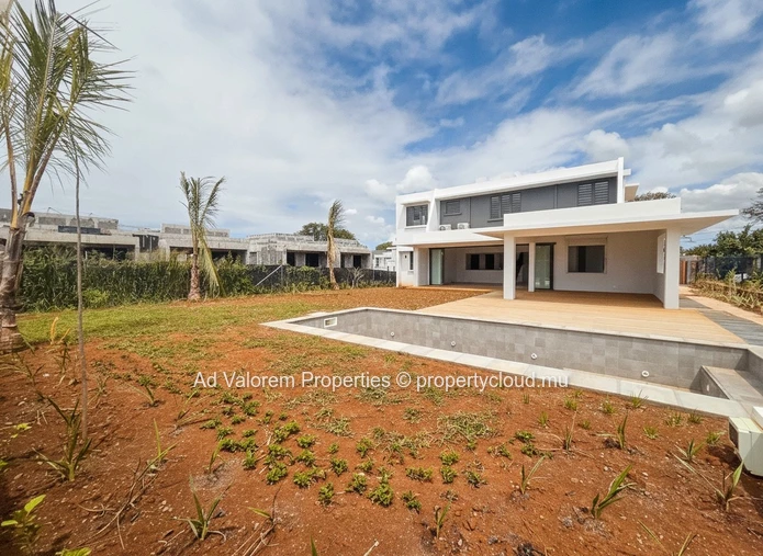 Maison 4 chambres avec piscine à vendre à Azuri