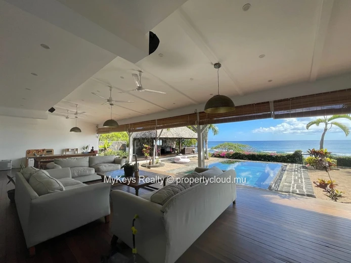 Beachfront Living - Panoramic Lagoon Views - Premium Features