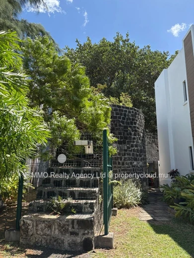 3-bedroom duplex with private pool – La Mivoie, Black River