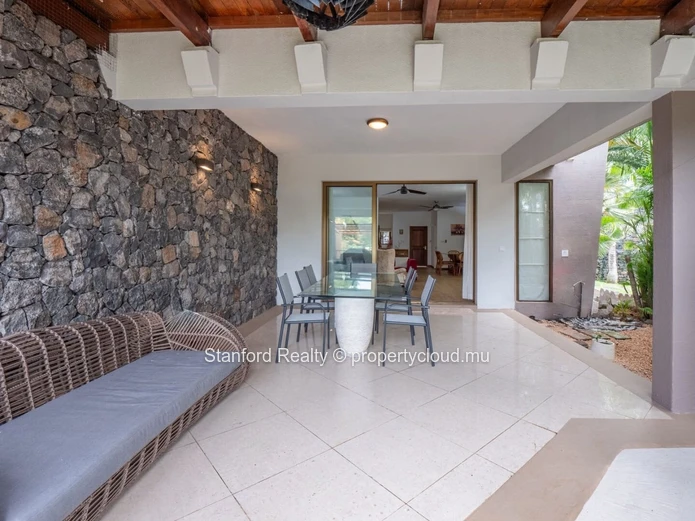 Modern 3-Bedroom Villa for Rent - Black River, West