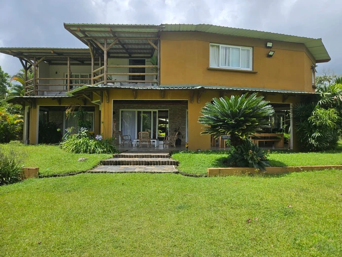 A louer: Villa d'exception de 5 chambres en suite avec vue sur la montagne – Domaine de La Grave, Cluny
