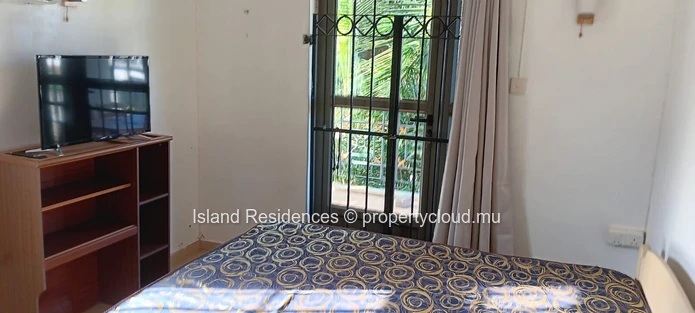 3 bedroom house with a pool and parking space in a quiet residential area in the heart of Trou aux Biches