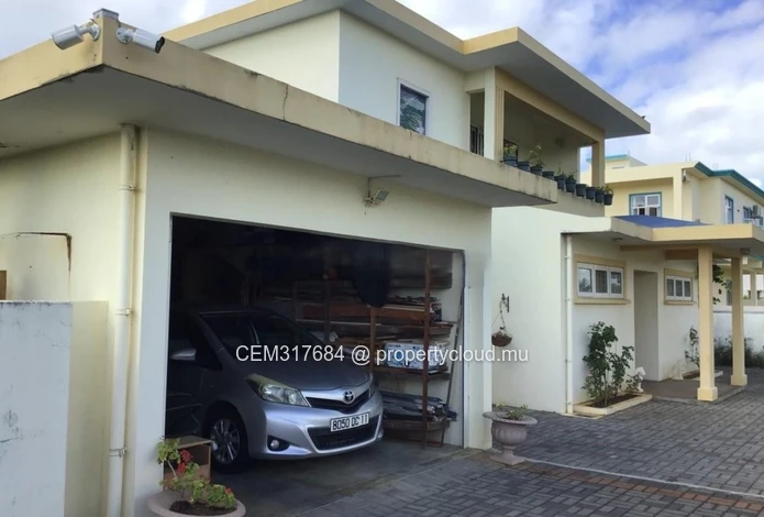 Spacieuse Maison Familiale à Vendre – Beau Vallon, Mahébourg 