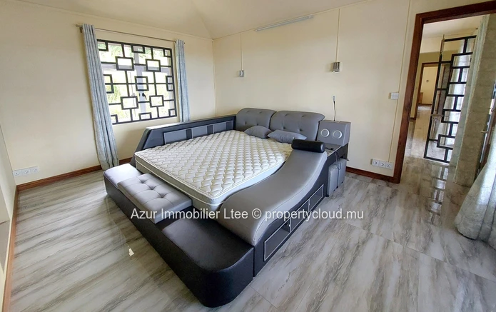 CANDOS: Luxury 4 bedroom house