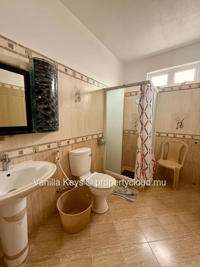 Spacious 4-Bedroom Apartment with Sea Views – Flic en Flac