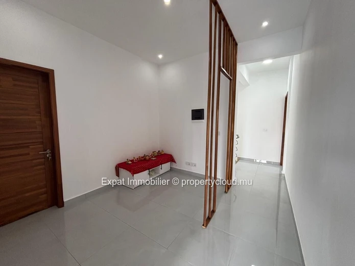 New Villa With Pool In Calodyne – 2 Minutes From Intermart