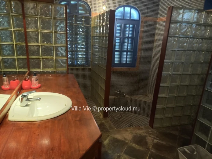 Péreybère - Spacieuse maison de 3 chambres en-suite