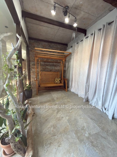 Votre Évasion Ultime : Villa de Luxe au Thème Naturel Vous Attend !