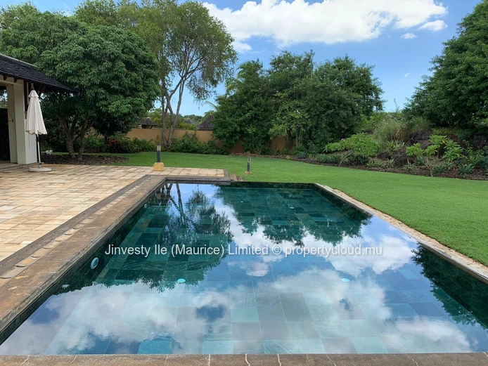 FOR SALE — EXCEPTIONAL VILLA 400 m² living space 3200 m² wooded grounds | TAMARIN GOLF COURSE0 m2 on TAMARINA GOLF! i...