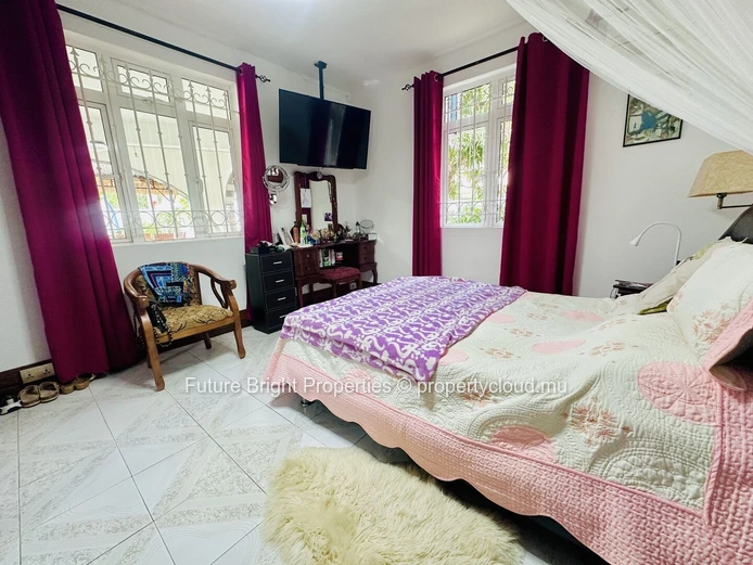 Maison de 320 m² à vendre à Flic en Flac avec piscine privée