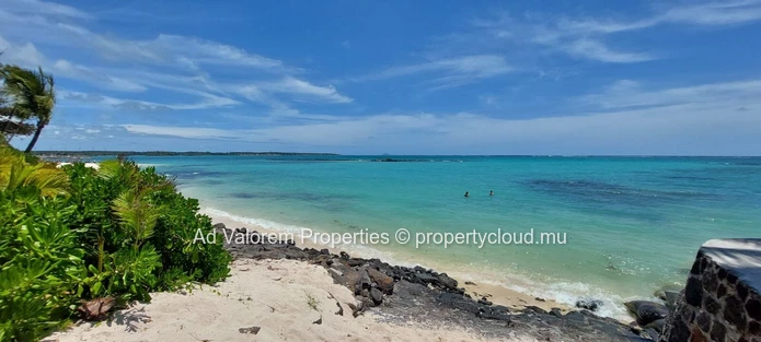 À vendre – Charmant duplex de 2 chambres à Belle Mare – À 5 minutes à pied de la plage