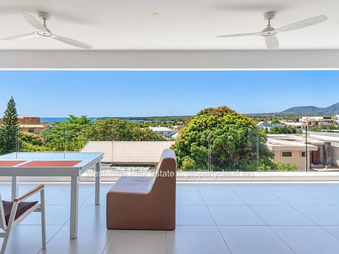 Penthouse de 200 m² avec vue mer à vendre à Tamarin