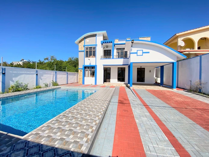 Family home with swimming pool for long-term rent in Grand Gaube, Mauritius