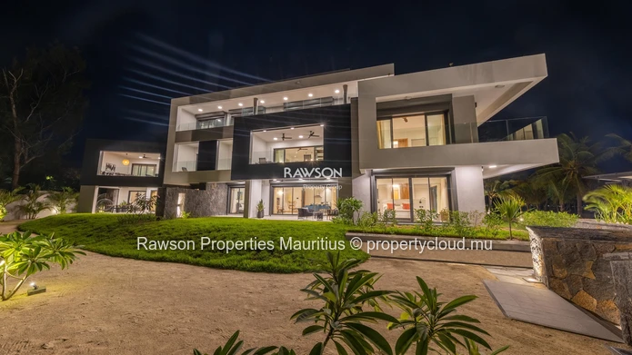 3 En-Suite Bedroom Penthouse | Seafront | Pereybere
