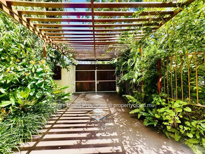 Spacieuse Maison Familiale De Style Rustique Avec Piscine À Louer – Rose Hill
