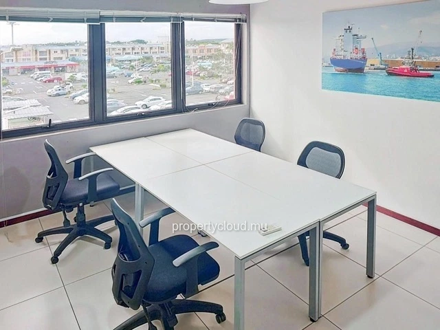 Your tailor-made office, at the heart of the action!